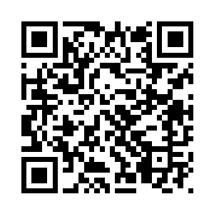 他发现那停车场栏杆的后面不远处二维码生成