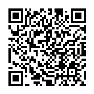 他只管把他们用没完没了晃啊晃啊的用摄影机攒在一起便是二维码生成