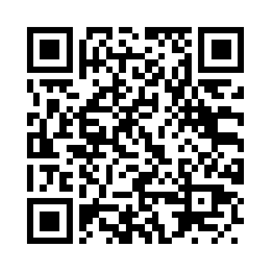 他当着孙默默的面怜惜地摸了摸我的头二维码生成