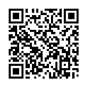 他快速的用水冲洗掉身上一块充满黑油的地方二维码生成