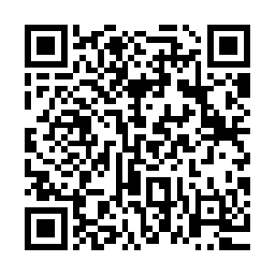 他总有办法从这些贫苦的村民手里榨取到看起来无法得到的东西二维码生成