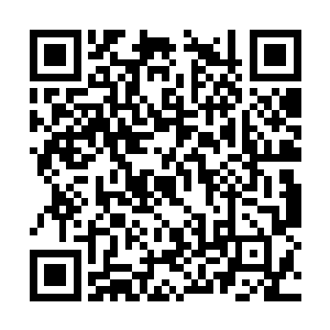 他手中的火棍也因为男子冰冷的目光开始颤抖起来二维码生成