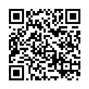 他是站在那里此时的那些负重上面写着1二维码生成