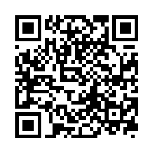 他甚至用手铐将自己和箱子铐在了一起二维码生成