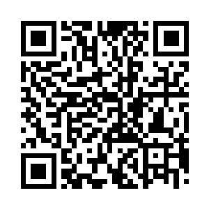 他的手更是沿着容锦的眉眼轻轻的描画着二维码生成