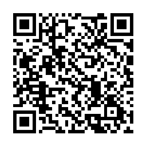 他脚下的木质柜台直接就被无形力量撕成了碎片~二维码生成