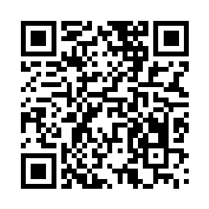 他身边还站着同样一身黑衣的小魔仙二维码生成