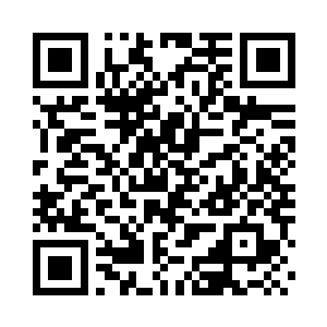 以一种教训人的样子朝门卫处几个保安叫嚣着二维码生成