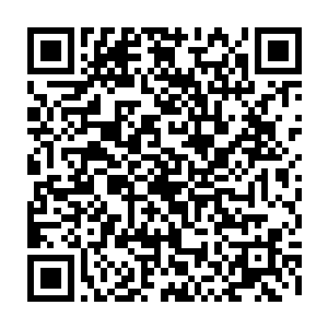 以后来到这里的每个骑士都可以看到是谁在这样的山巅之上修建了这一个城堡二维码生成