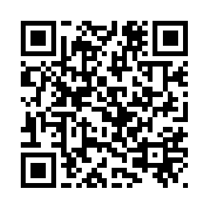 以帽子下垂落的卷曲金发迎接风雪二维码生成