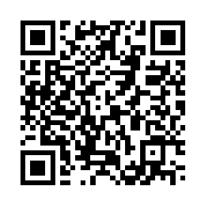 众人沿着白雪皑皑的山路向上攀登二维码生成