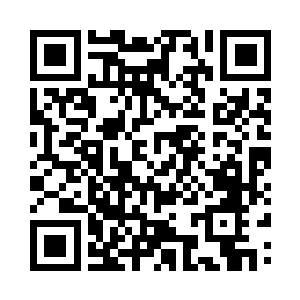 伸出手臂像个老母鸡护自己的鸡仔一样二维码生成