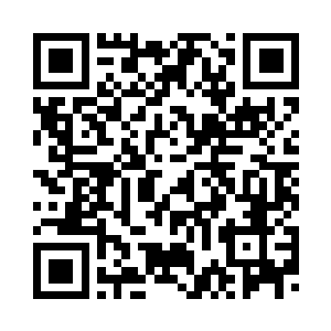 伸手就去拉刚才急着没拉好的背包二维码生成