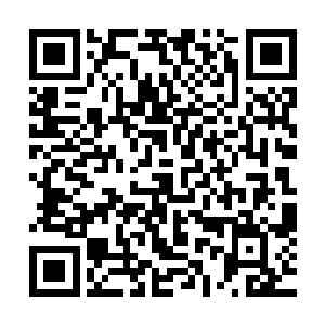 但副驾驶的巴克一看洪奇靠在岗亭那的表情就知道有事儿找他二维码生成