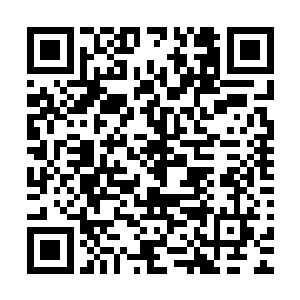 但您显然对那几名年龄可以当自己女儿的女士更为青睐啊……二维码生成