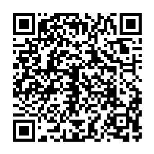 但是办完公之后却得拿着一应的卷宗折子绕路回自己暂住的地儿去二维码生成
