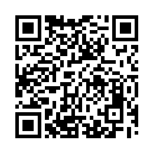 但是那个青年男子却没有一点要让开的意思二维码生成