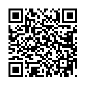 但眼看迈出的一步由于惯性就要落下二维码生成