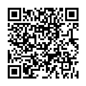 但还是矜持的抚摸着自己下巴上那一把漂亮的长须二维码生成