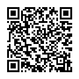 何铿似笑非笑的瞅了一眼有些不好意思的陆为民二维码生成