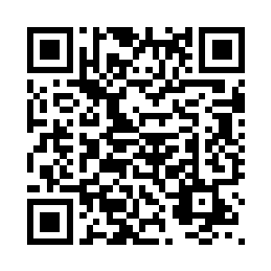 你赶紧回房间拿两身睡衣来给她们二维码生成