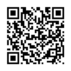 使劲的瞪得又大又圆的盯着前面的年轻人二维码生成