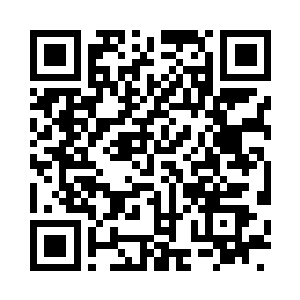 依然保持着刚才偷袭时投掷暗器的姿势二维码生成