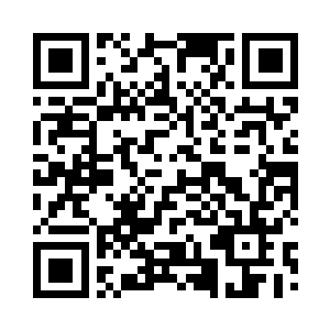 侯卫东让一位年轻的女孩子去点了一首二维码生成