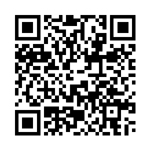 便走到洞穴的正中央盘膝坐了下来二维码生成