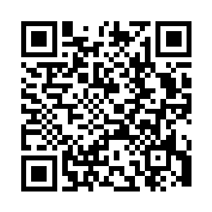 俩个深更半夜不睡的男女玩着同一款游戏二维码生成