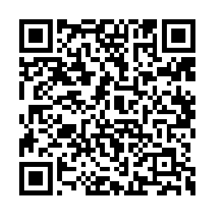 倒是坐在后面的一位士兵看着向左好像认了出来二维码生成