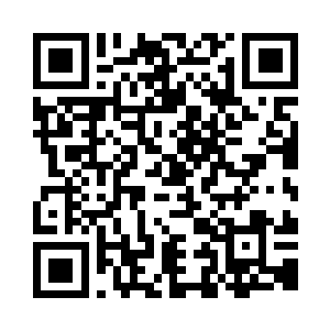 偏过脸面对着墨汁一样漆黑深沉的水面二维码生成