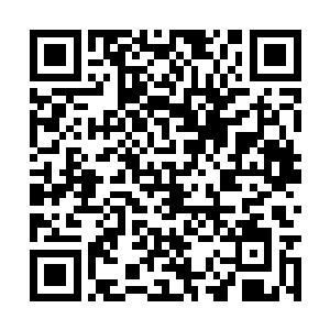 光剑将元丁的剑斩成两段之后就立即展开新的攻击二维码生成