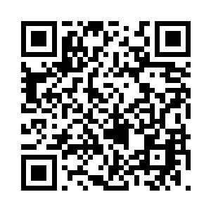 八人中为首的一名身披战甲的男子英俊非凡二维码生成