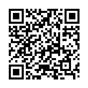 其中一个杀马特男生走出来冲刘晓雪说二维码生成