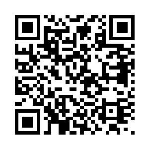 其中一个男人甚至回过头来看了看我二维码生成