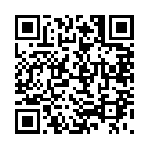 其中的一个小朋友得意洋洋的展示着二维码生成