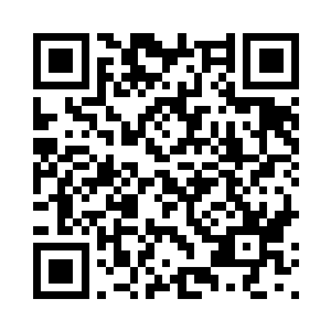 再取出时手上已多出一个黑色拳套二维码生成