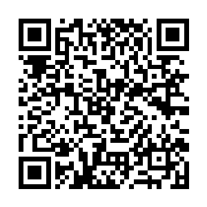 冲着他们指着屏幕冲他们放起一段减短的监控录像来二维码生成
