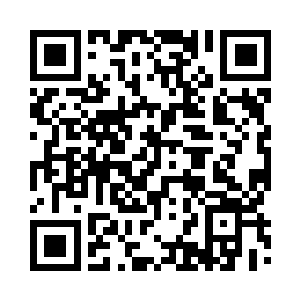 冲着蜷曲在地上的小青年吐了口唾液二维码生成