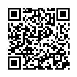 冷小野抱着他的一只胳膊和他一起往回走二维码生成