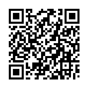 凌厉的眼神直直的对着女子的眼睛二维码生成