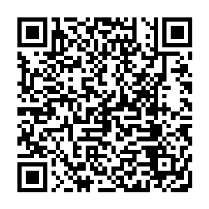 几岁的时候虹漫天难得出去一趟带着她们三姐妹在主城的一家小店中买的二维码生成