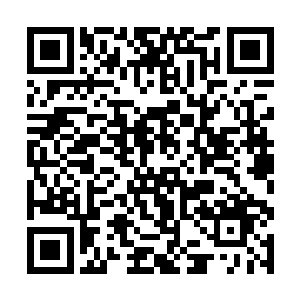 凤羽珩面无表情地把双手握着的四支枪重新放回空间二维码生成