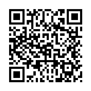 分为两队前插越过了第一排的房屋二维码生成