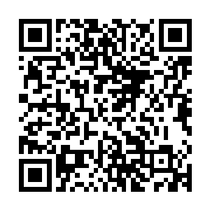 刘彦昌到小镇上的木匠那里用一两银子订了一尊一尺高的小神像二维码生成