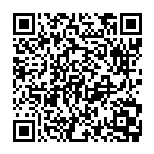 刘飞说着就把几张刚刚打印出来的还散发着一股新鲜油墨味道的纸张递了过来二维码生成