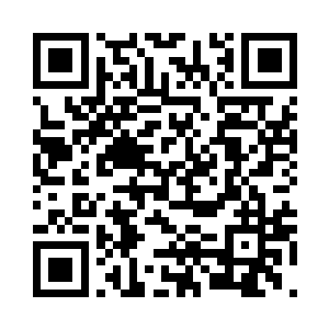 前去问话的随护人员快步从侧面绕回二维码生成