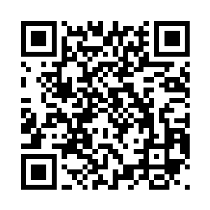 前面汽车司机从车窗伸出头对外面大骂二维码生成