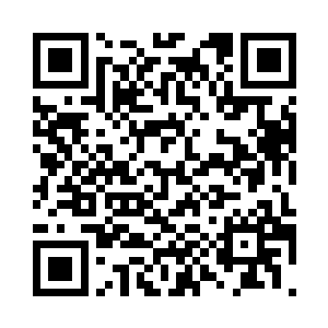 剑尘取下了手中的空间戒指扔了过去二维码生成